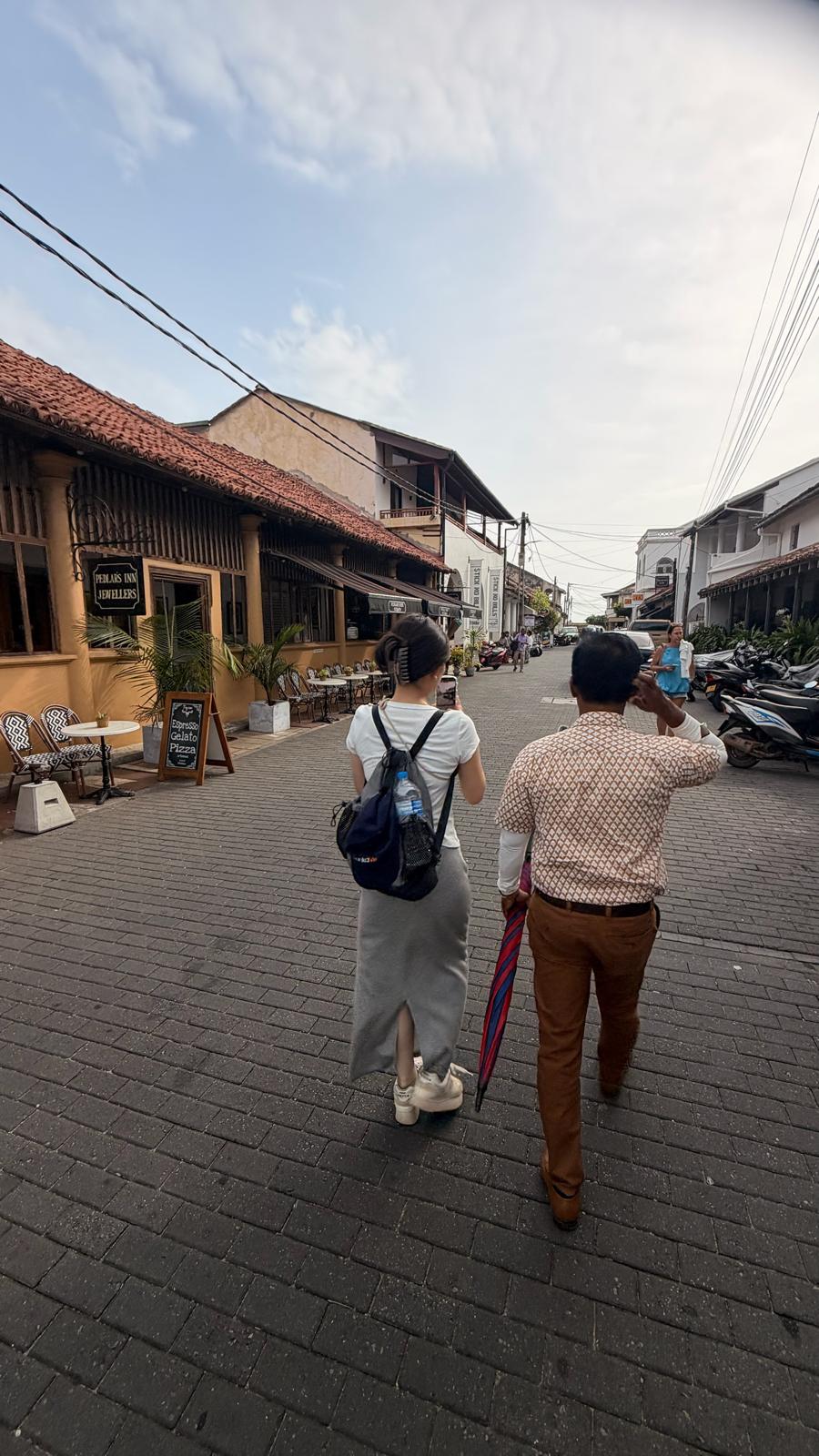 Walking through Galle Fort with a private driver in Sri Lanka