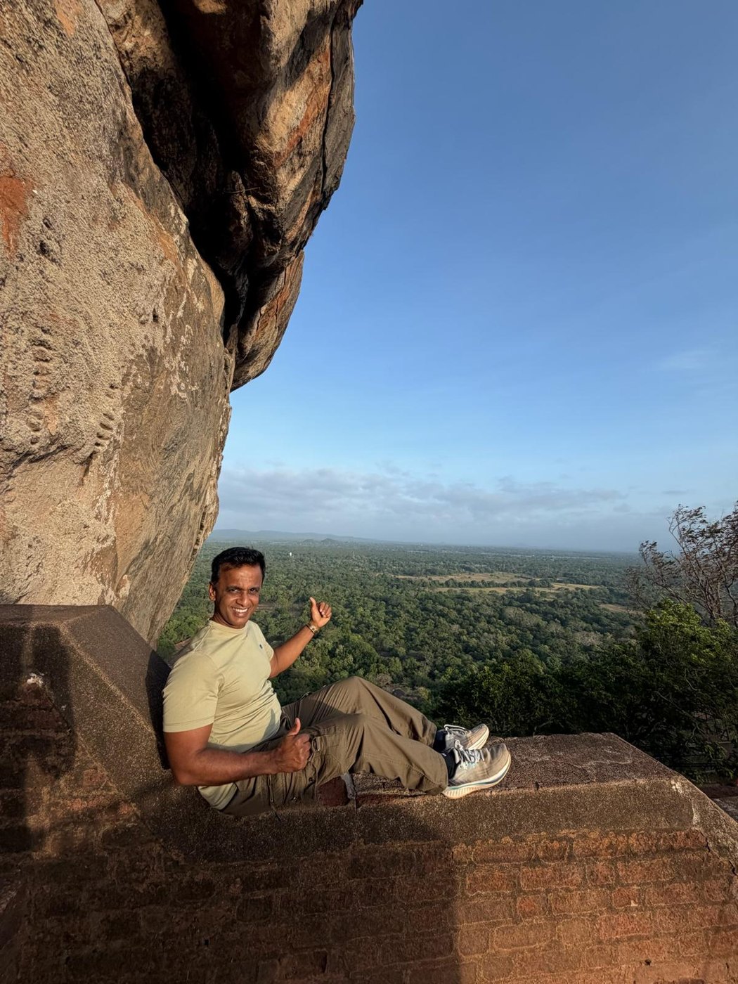 Traveller and guide viewpoint stop at Sigiriya Rock in Sri Lanka